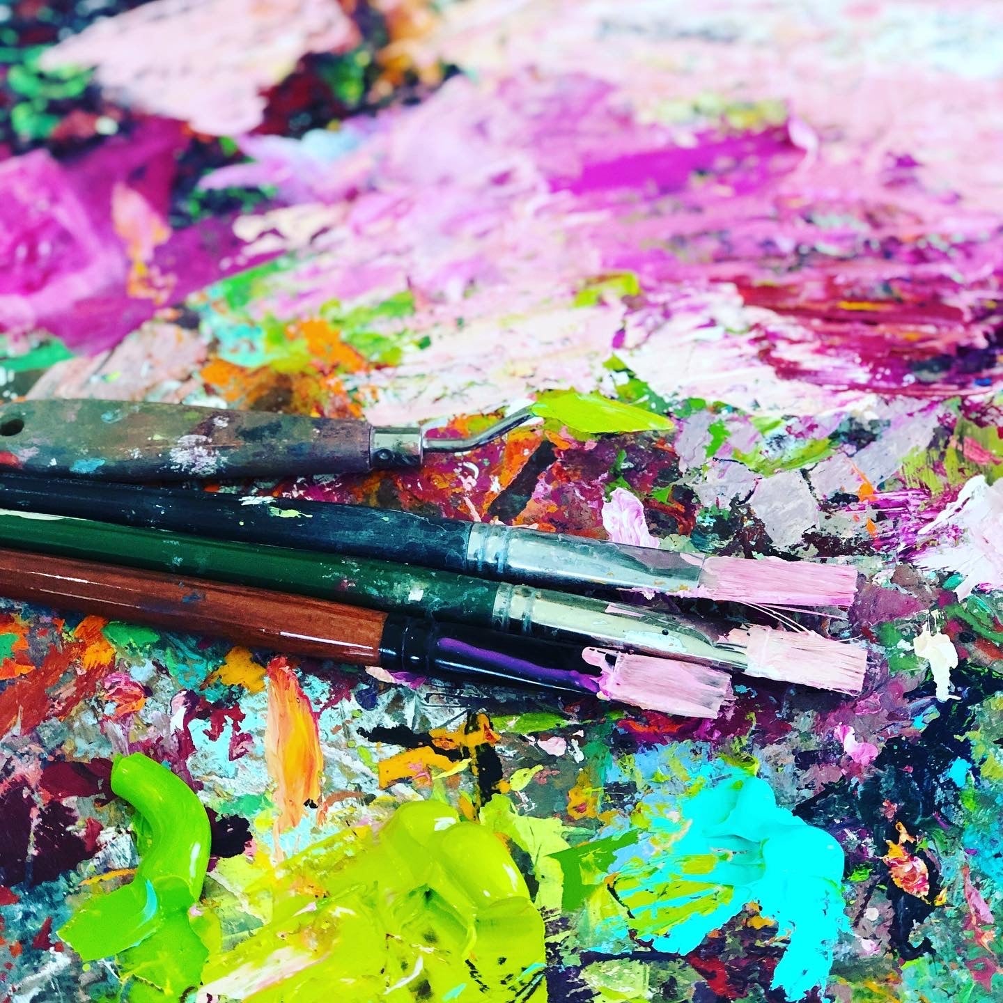 Kerry Bruce brushes and palette from her Blooms art workshop weekends in Kiama